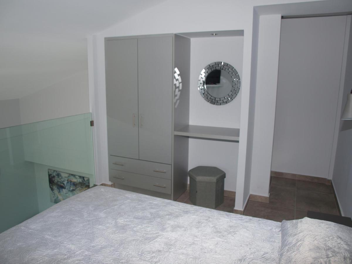 Attic Apartments Agia Anna  Esterno foto